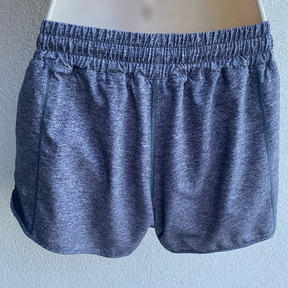 Lululemon Hotty Hot Short II Long 4" in Heather Lux Multi Black, Size 4 tall - Picture 2 of 6